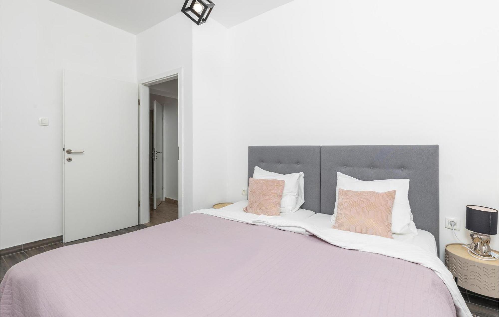 Amazing Apartment In Rijeka With Wifi Luaran gambar