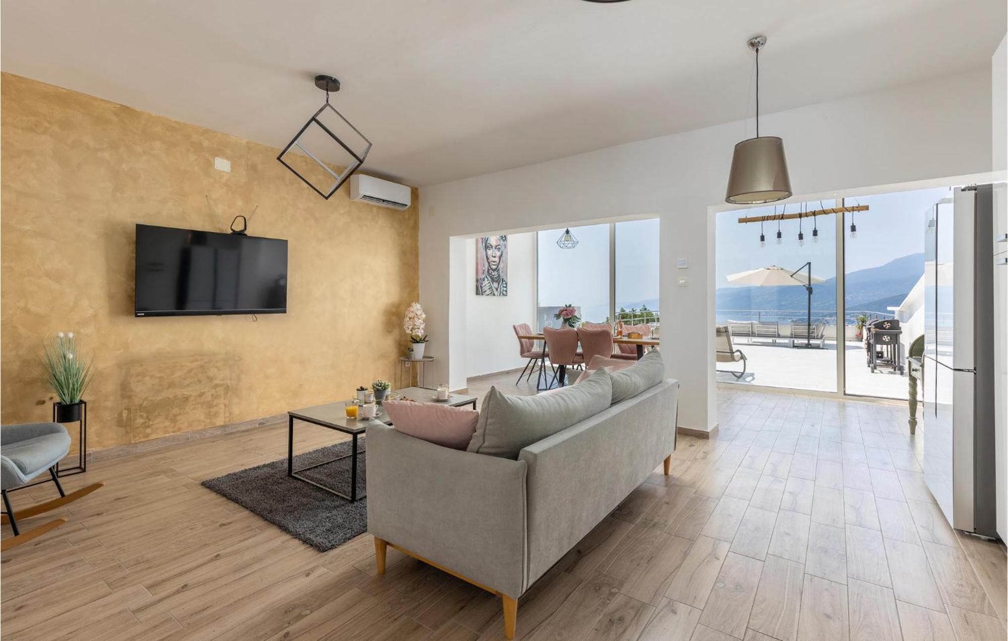 Amazing Apartment In Rijeka With Wifi Luaran gambar