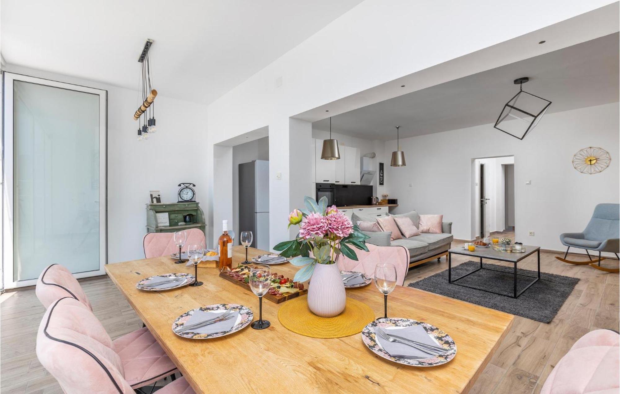 Amazing Apartment In Rijeka With Wifi Luaran gambar