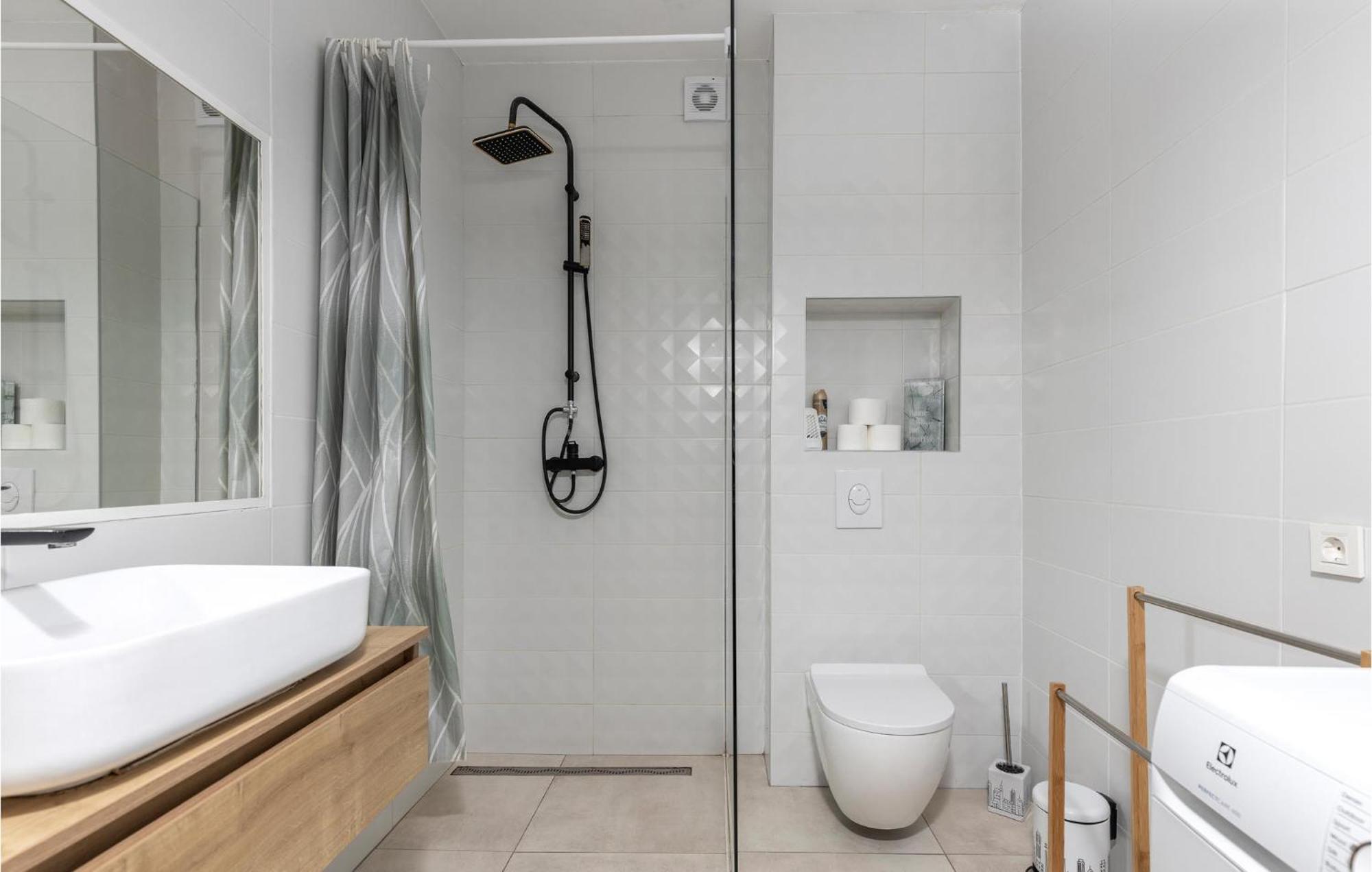 Amazing Apartment In Rijeka With Wifi Luaran gambar