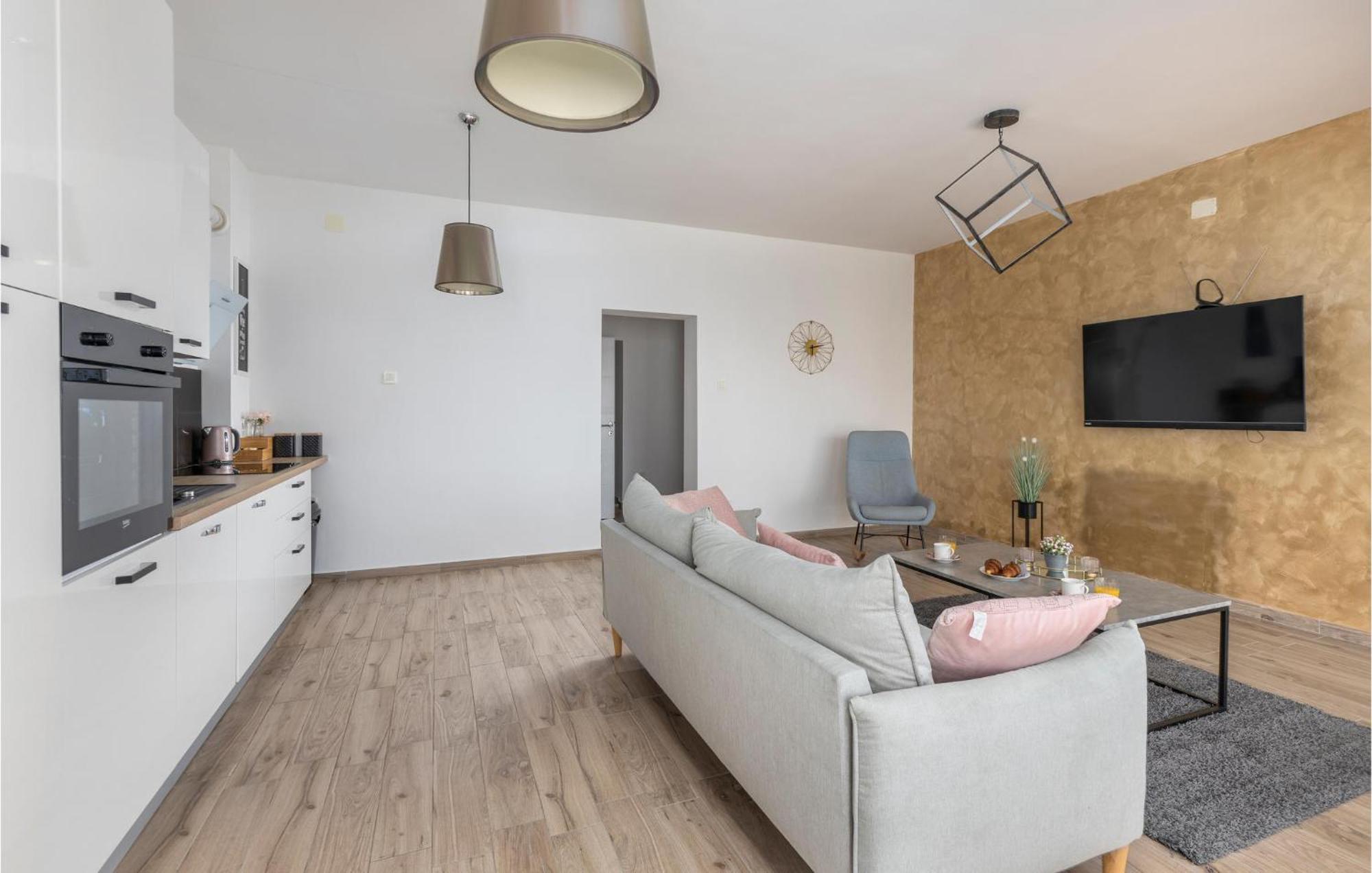 Amazing Apartment In Rijeka With Wifi Luaran gambar