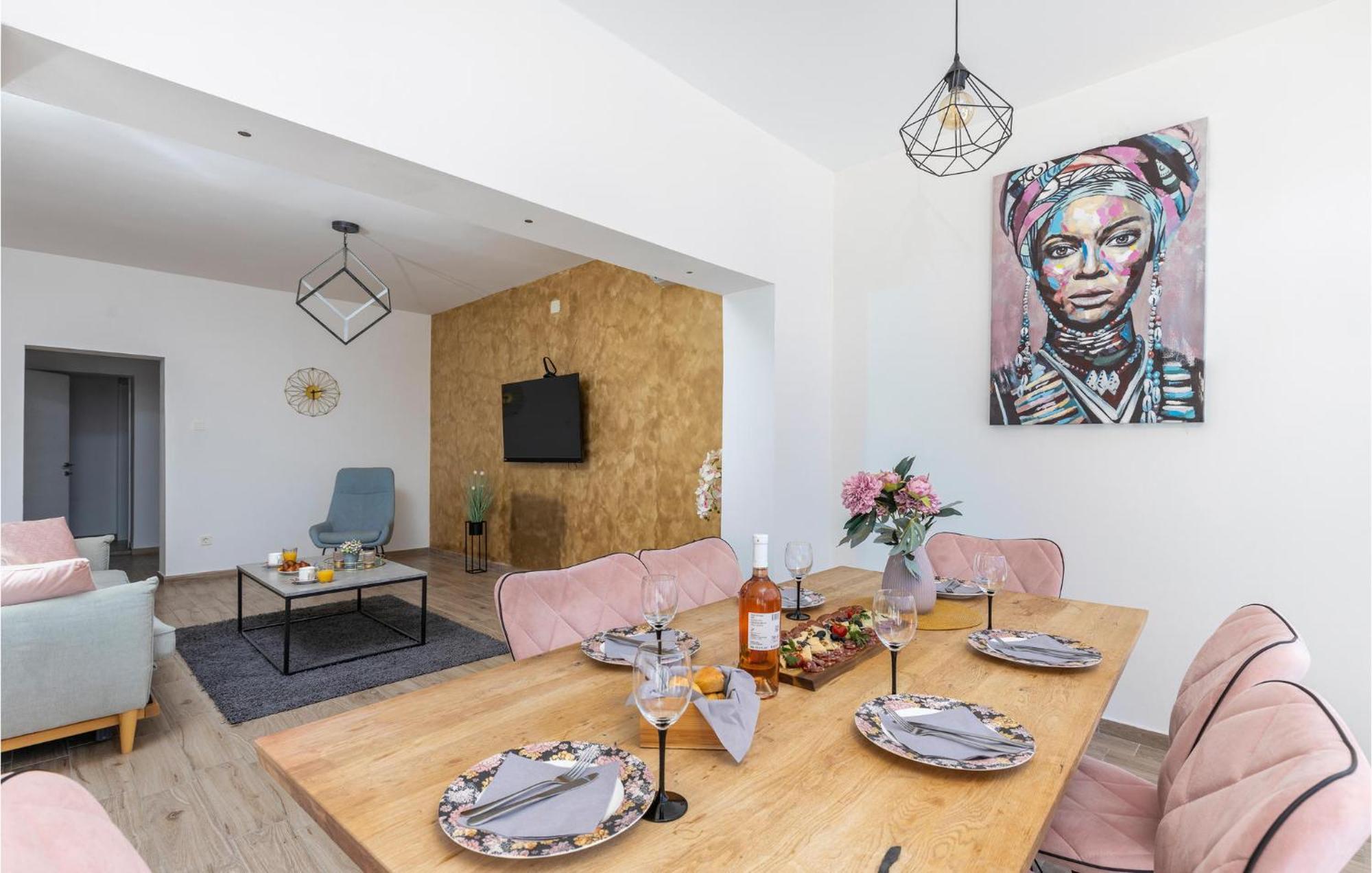 Amazing Apartment In Rijeka With Wifi Luaran gambar