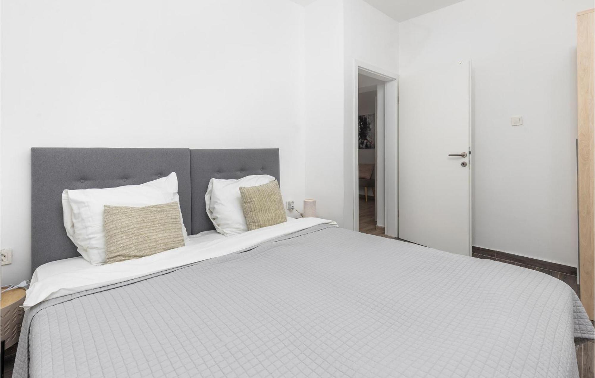 Amazing Apartment In Rijeka With Wifi Luaran gambar